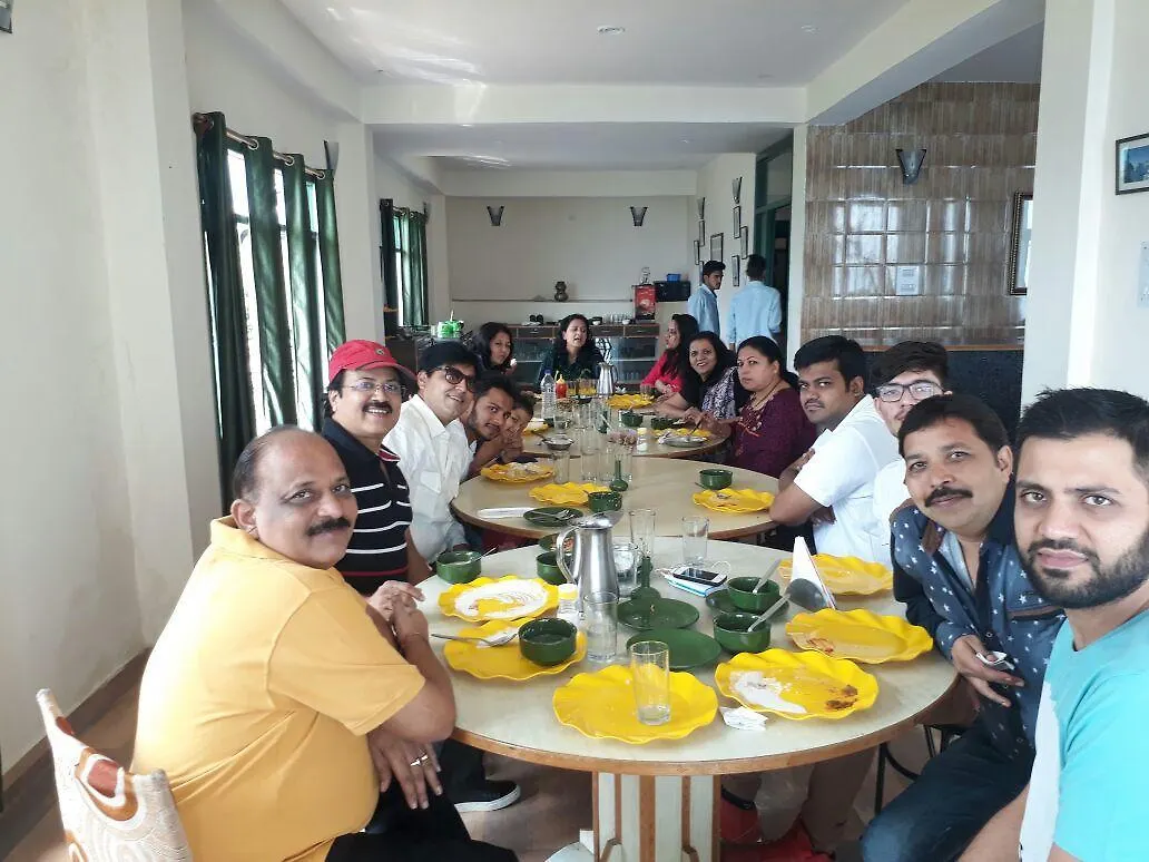 Trimurti Pine Valley Resort Shimla 2*,